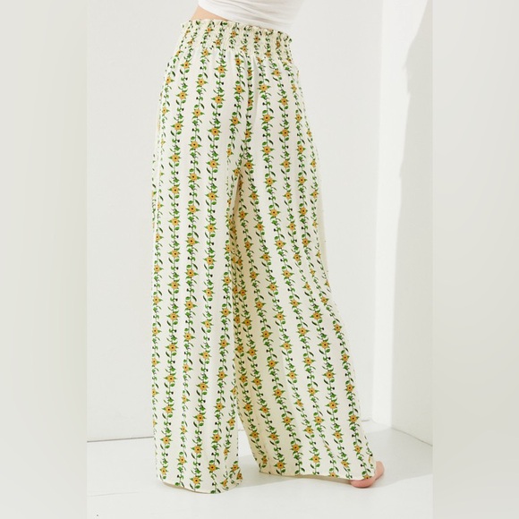 High Waist Floral Wide Leg Pants - Picture 2 of 5